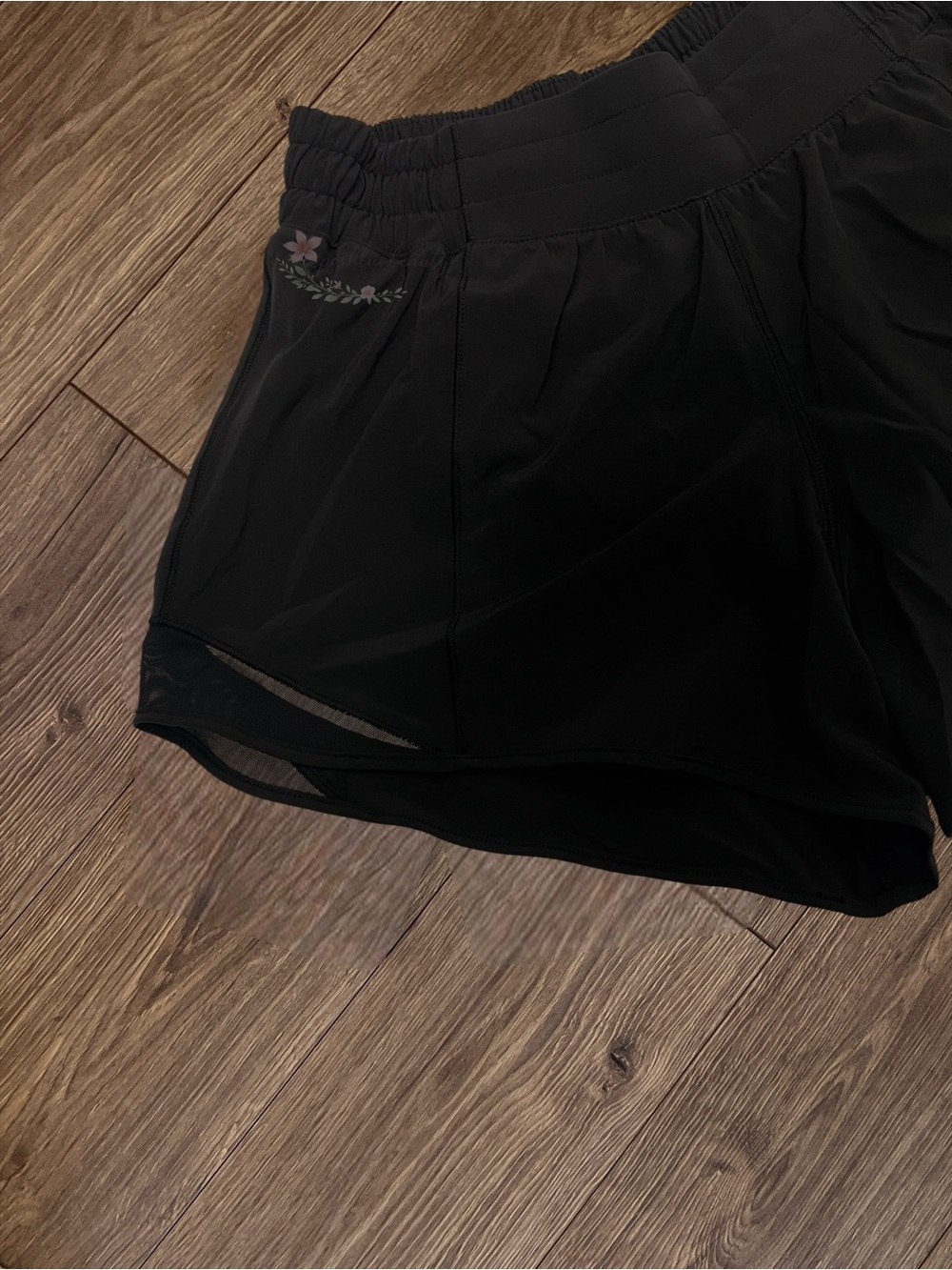 Lululemon Hotty Hot Low Rise Lined Short 4" Black NWT Size 6 - Picture 3 of 6